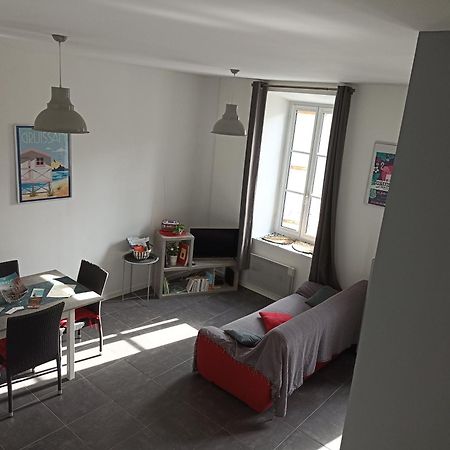 Jolie Maison Au Centre Du Village Груисан Екстериор снимка