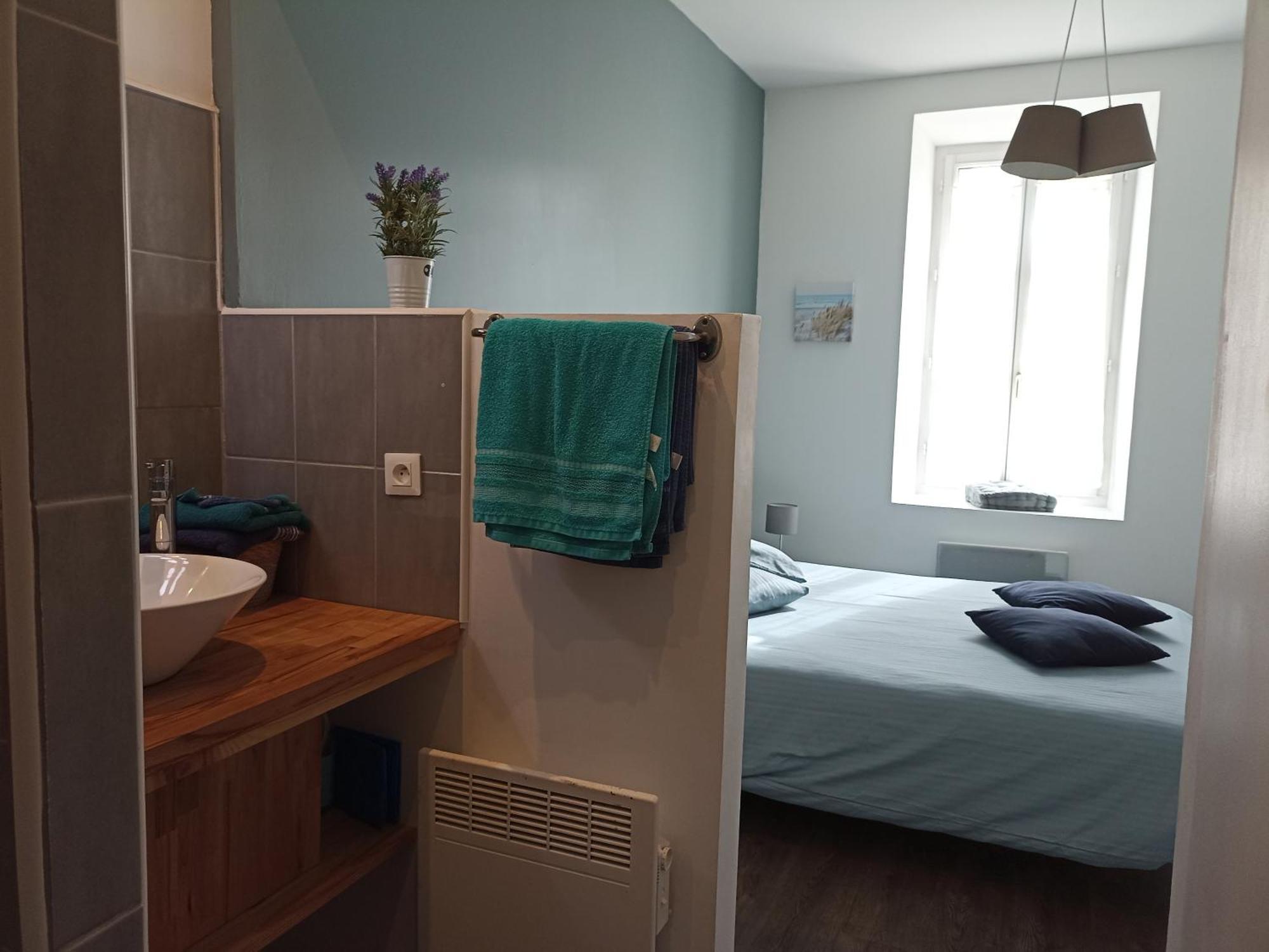 Jolie Maison Au Centre Du Village Груисан Екстериор снимка